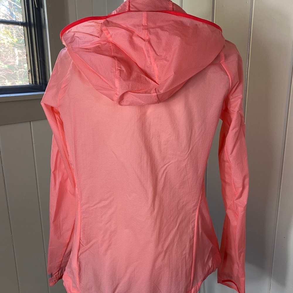 Women’s Nike Lightweight pink jacket - Picture 2 of 5